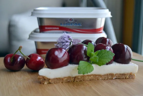 Tarta de cerezas y cuajada