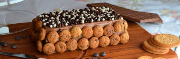 Tarta de galletas con cobertura de chocolate