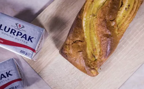 Banana Cheese Bread con mantequilla Lurpak®