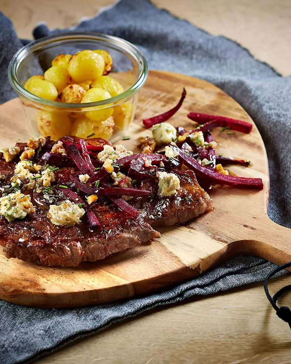 Ternera a la plancha con remolacha y queso azul