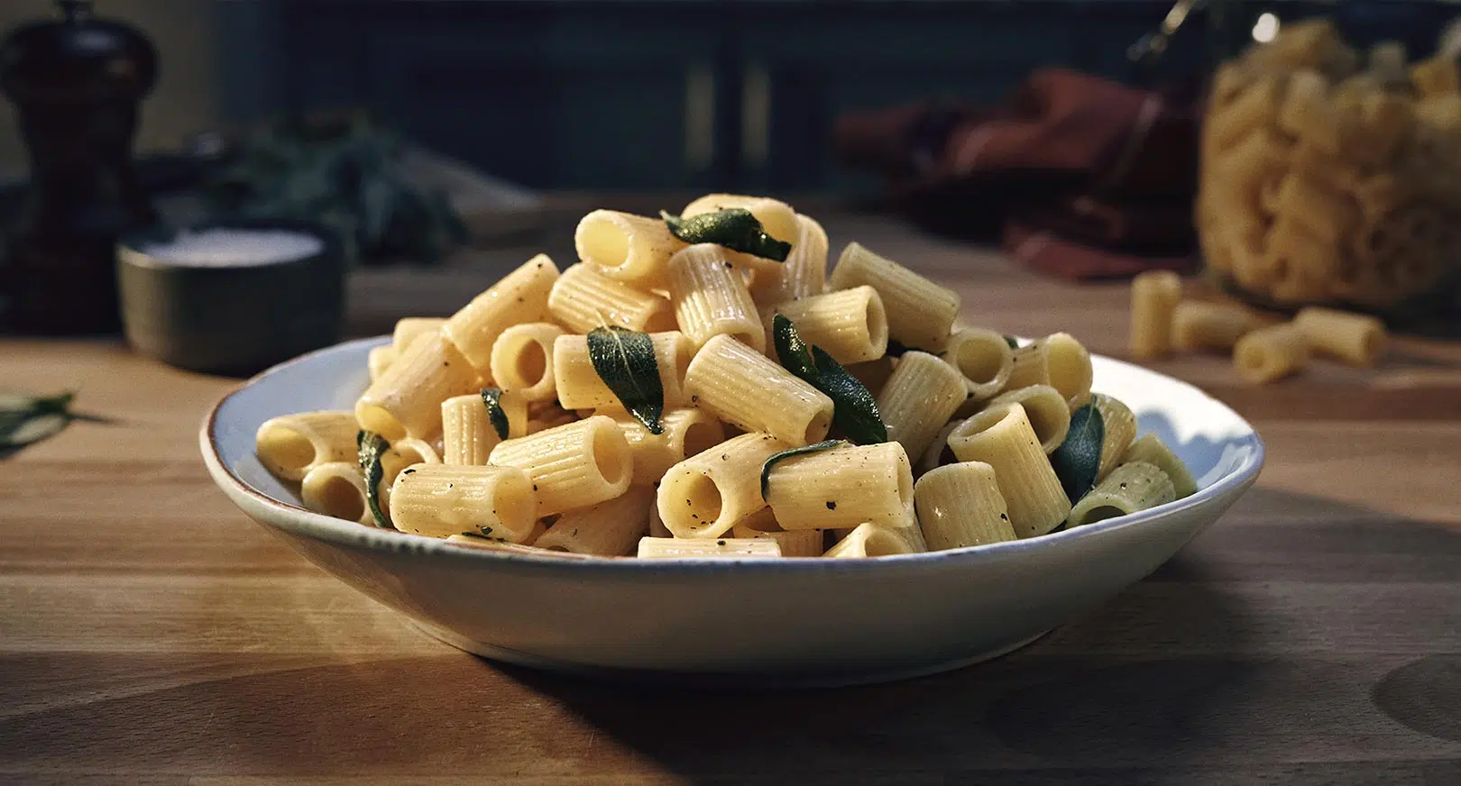 Pasta con salsa de salvia